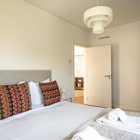 The Hideway, Peaceful Energy & Modern Comfort!