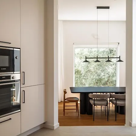 The Hideway, Peaceful Energy & Modern Comfort! *