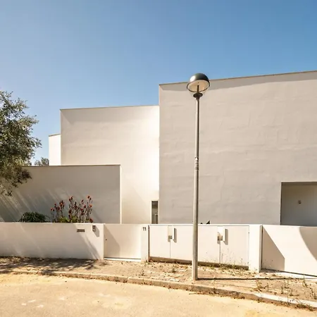 Nyaraló The Hideway, Peaceful Energy & Modern Comfort! *