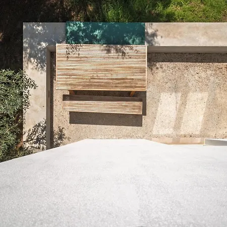 The Hideway, Peaceful Energy & Modern Comfort!